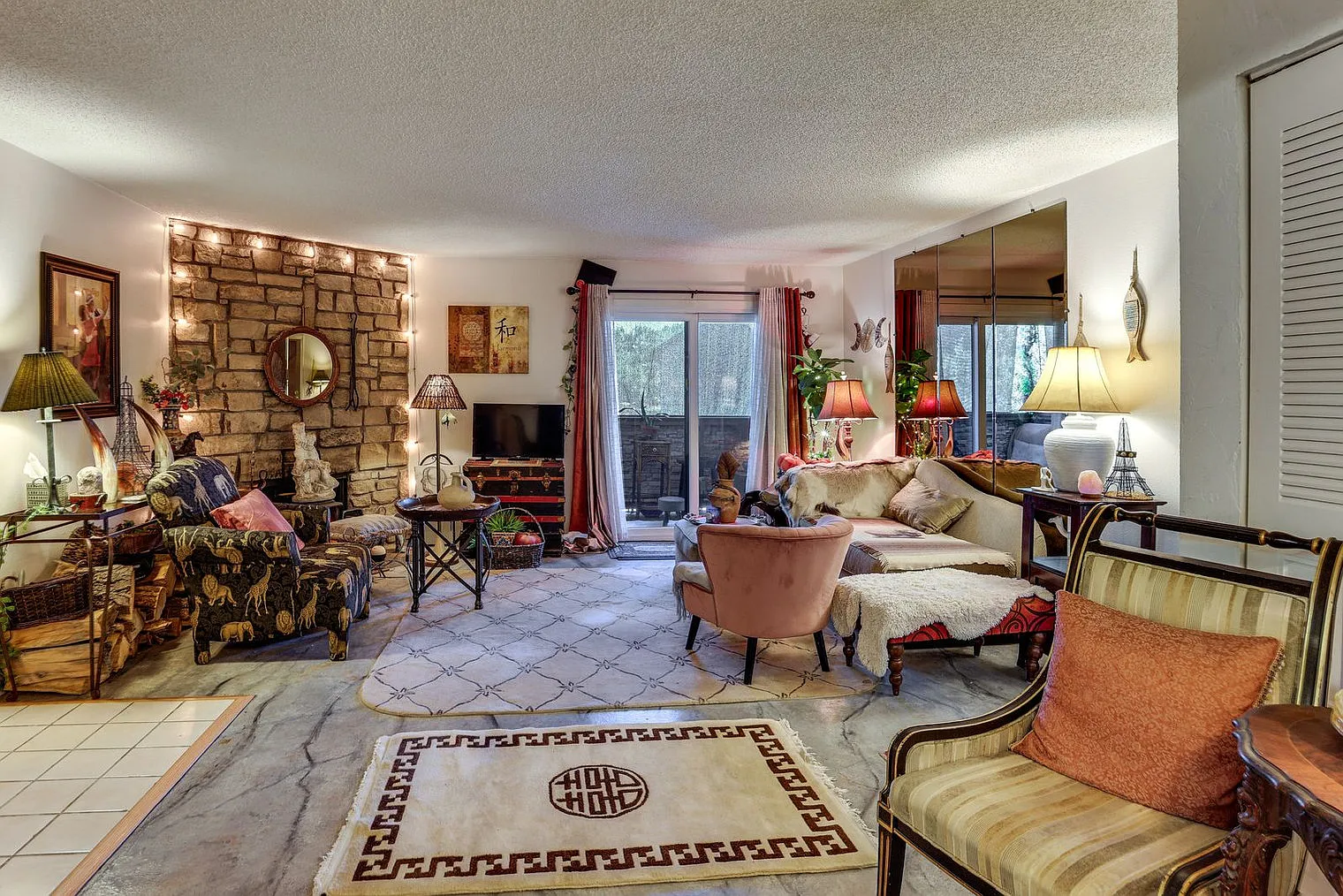 2 bed, 2.0 bath, 990 sqft, $3,152 — Photo 3