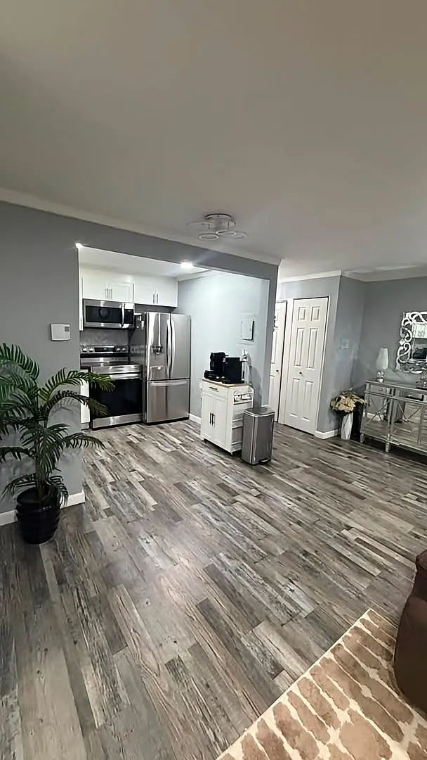 2 bed, 864 sqft, $2,500 — Photo 1