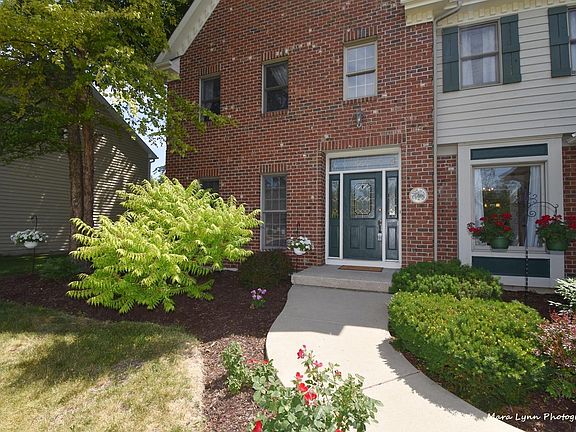 2nd image of 975 Woodside Dr