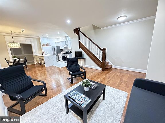 4th image of 1154 4th St NE