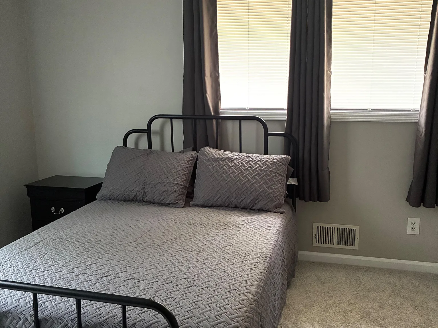 4 bed, 3.0 bath, 2300 sqft, $776 — Photo 3