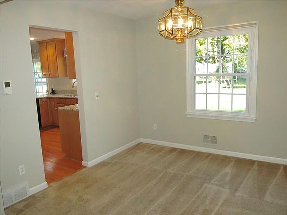5th image of 41 Carriage Ct