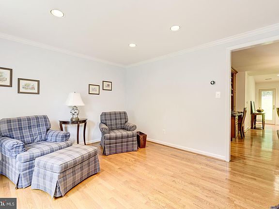 4th image of 1310 Fallsmead Way