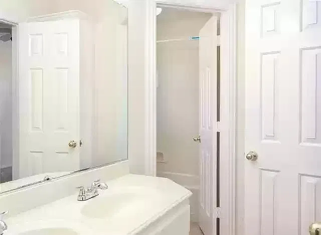 112 Worchester Ln — Photo 3