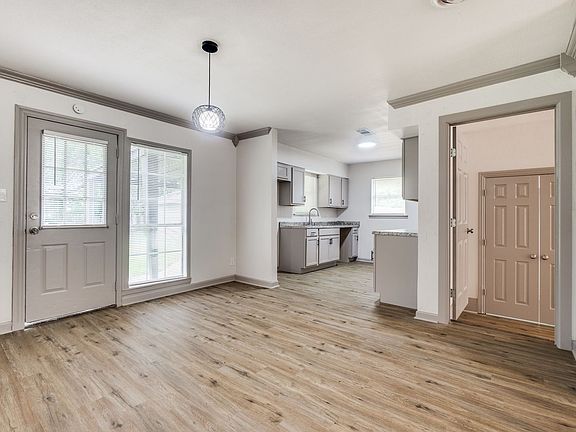 3rd image of 676 Pine St