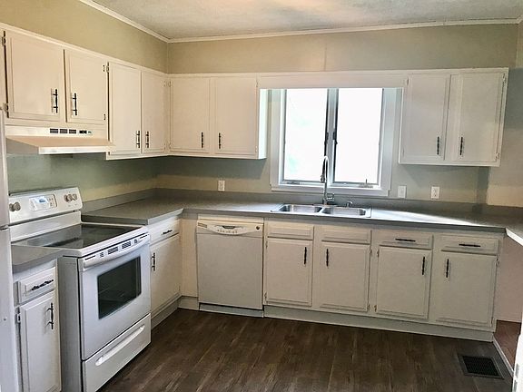 5th image of 103 E 8th St