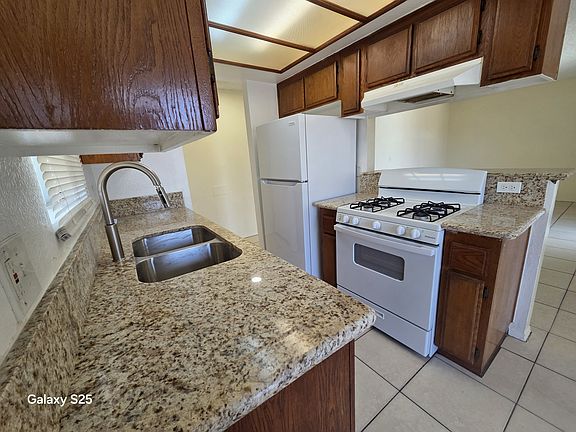 2nd image of 839 Gaviota Ave #E