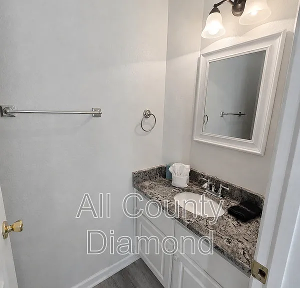 5726 Beach Dr — Photo 6