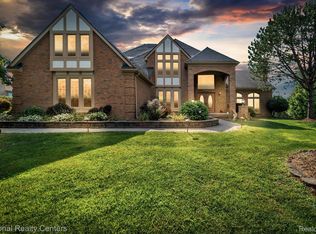 48880 Fox Dr S, Plymouth, MI
