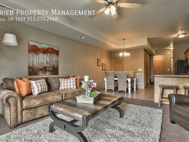 824 Woodson Ct — Photo 2