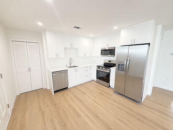 3rd image of 2032 N Frederic St
