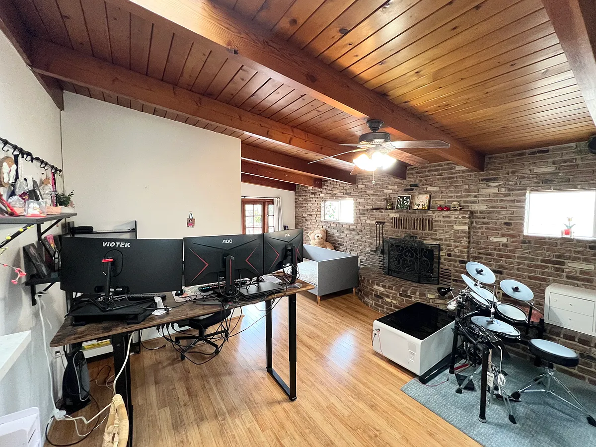 Family Room - 10320 Hester Ave