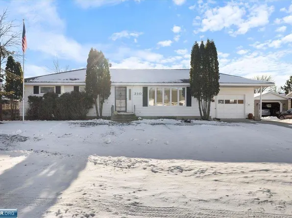 310 Coventry Rd, Hoyt Lakes, MN 55750