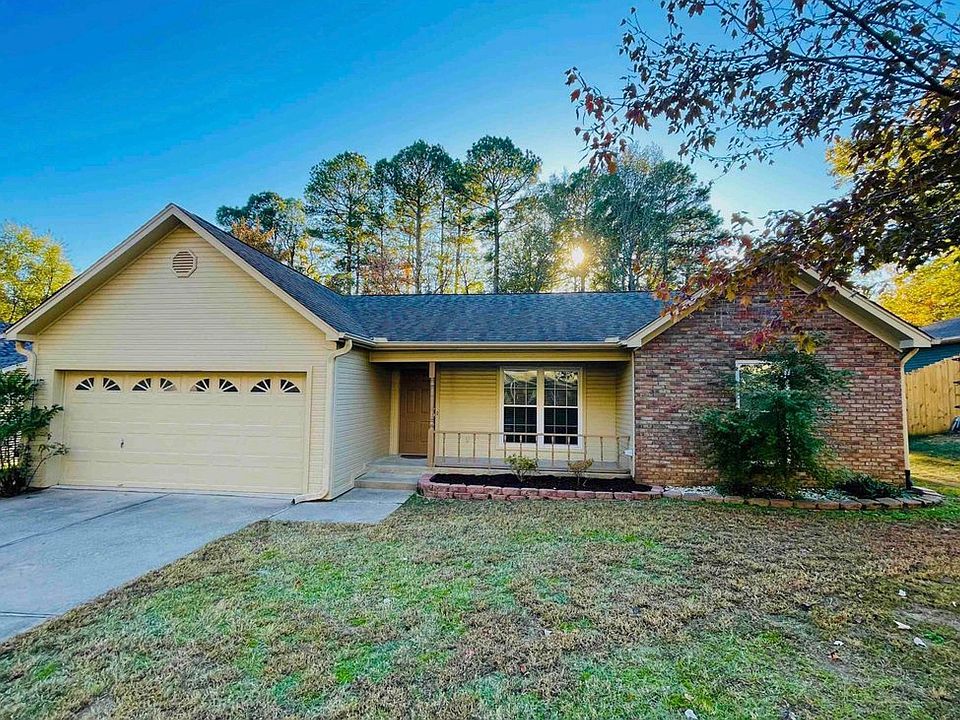 1st image of 2613 Stoneleigh Dr