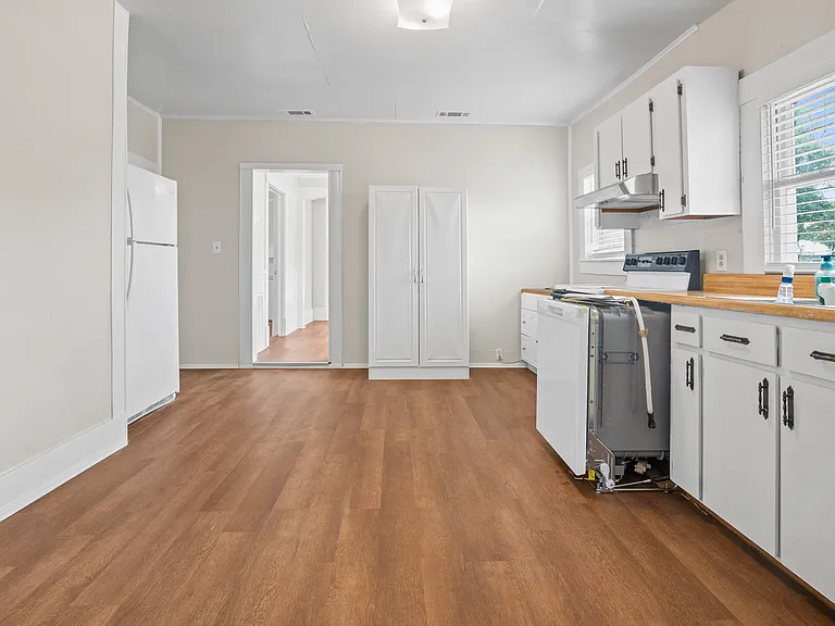 113 Residence St — Photo 14