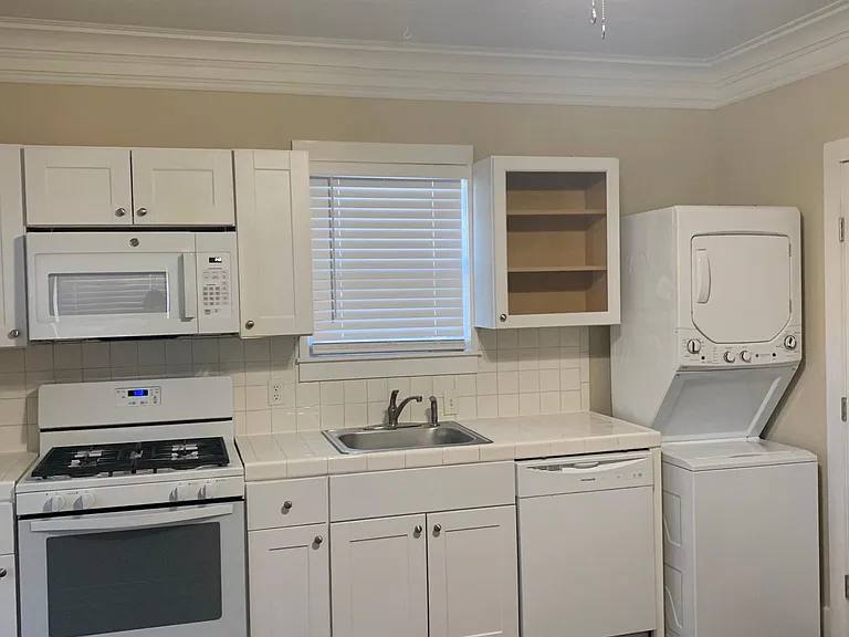 1225 NW 18th St #5 — Photo 11