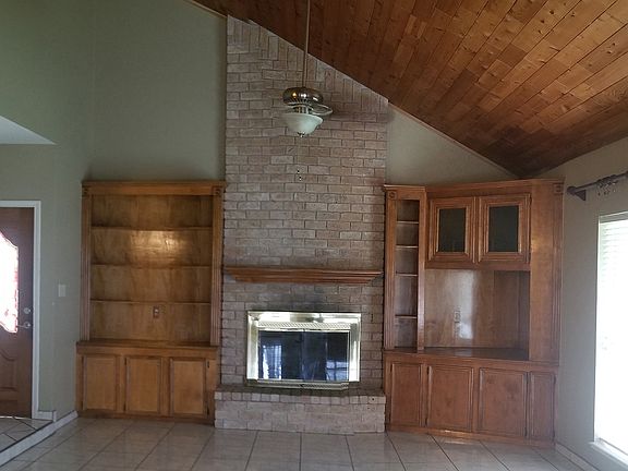 2nd image of 3125 Briarhurst St