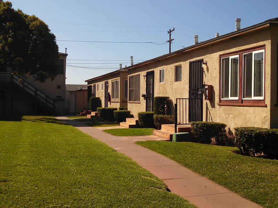 2nd image of 3917 1/2 Marine View Ave