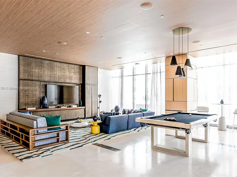 55 SW 9th St #3906 — Photo 35