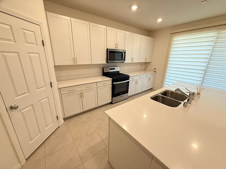 10854 Gentle Crest Ave — Photo 21