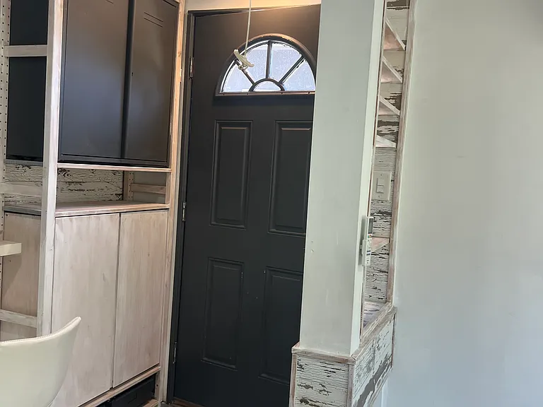 21811 Gresham St #1 — Photo 3