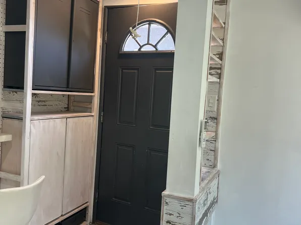 21811 Gresham St #1, Canoga Park, CA 91304