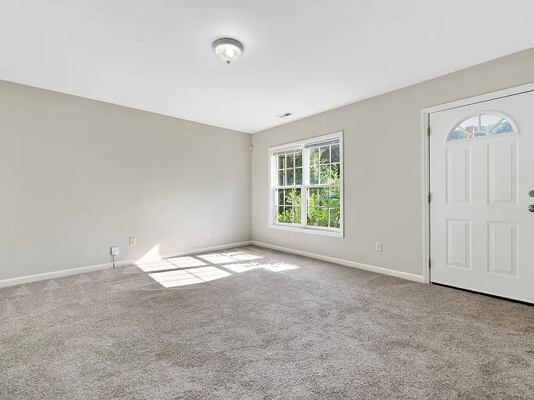 2306 N Oak Ridge Blvd — Photo 10