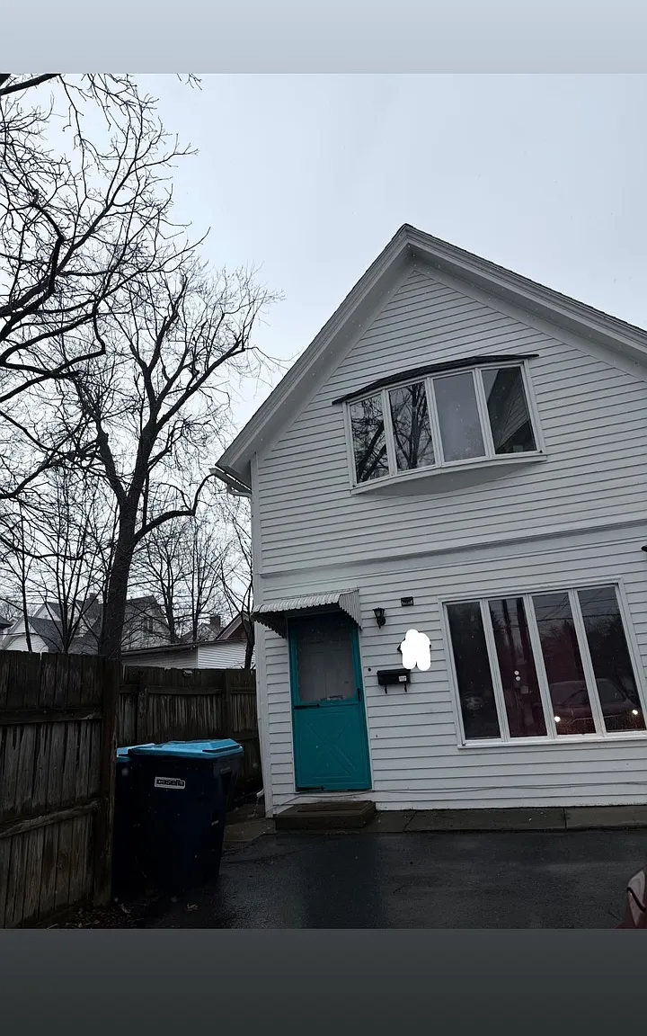 2 bed, 900 sqft, $975 — Photo 1
