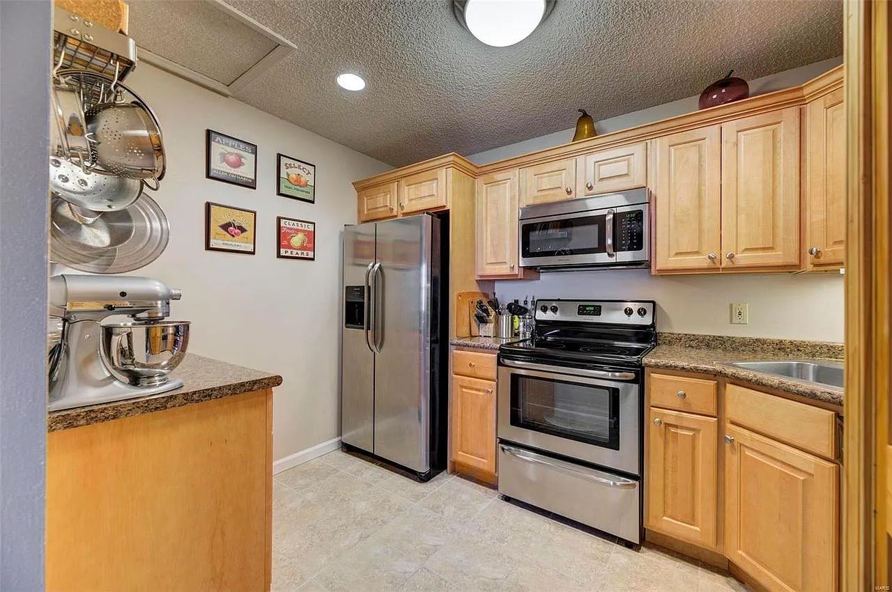 2 bed, 988 sqft, $1,795 — Photo 1