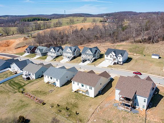 4th image of 26 McIlwee Ln