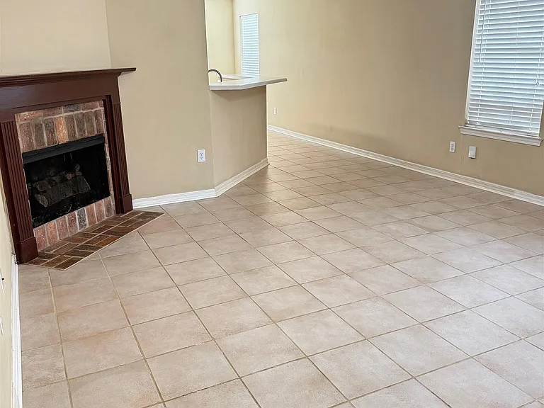 406 Belle Chase Ct S — Photo 8