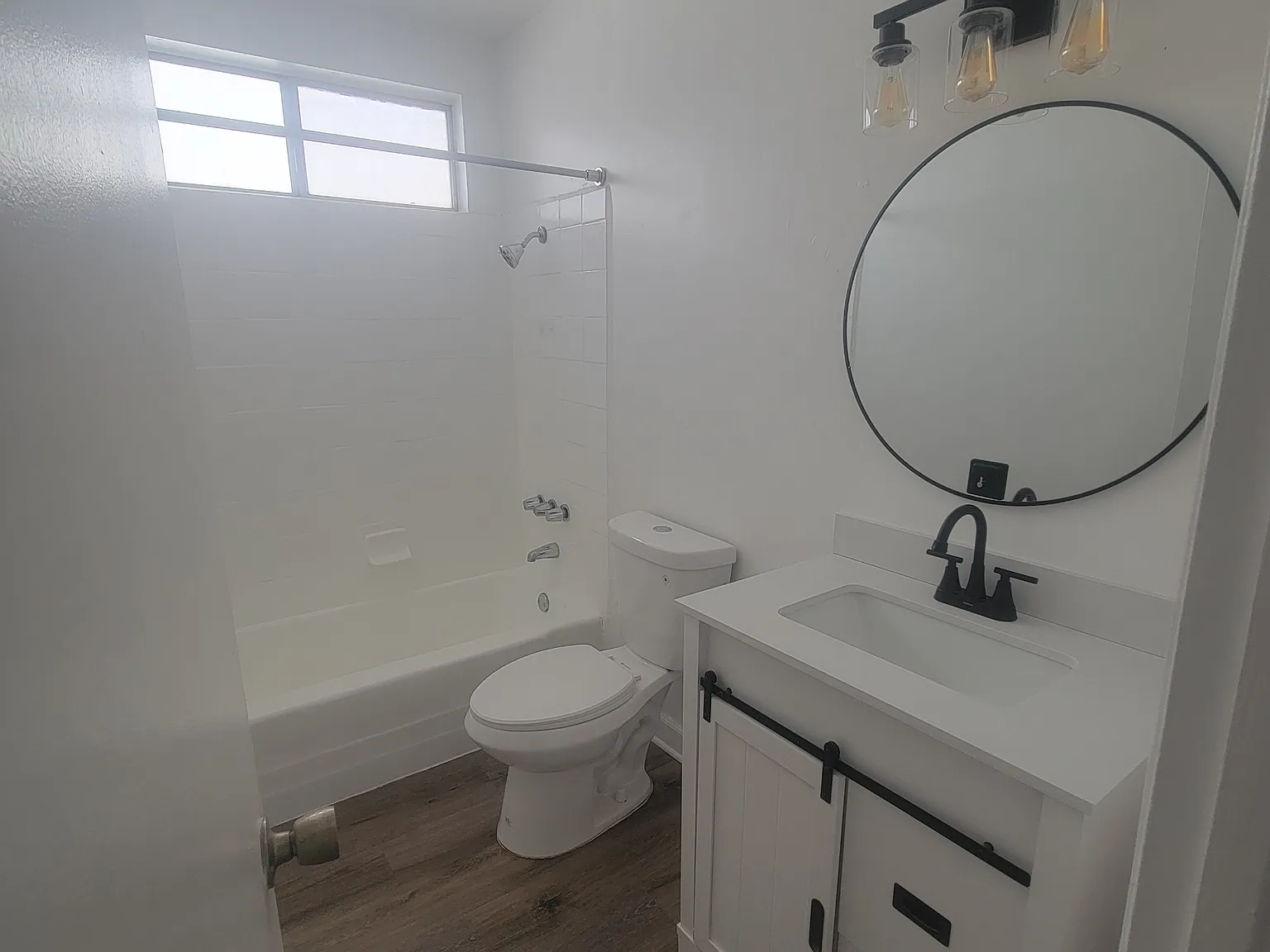 1 bed, 700 sqft, $1,900 — Photo 3