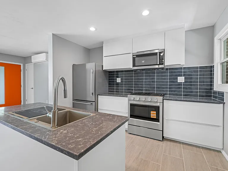 503 Stella Dr — Photo 3