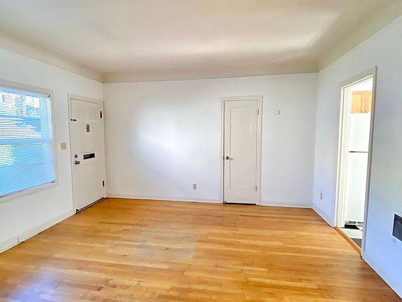3rd image of 1519 N Killingsworth St APT 2
