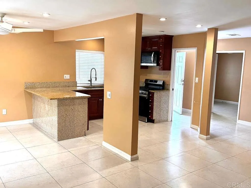 3 bed, 3.0 bath, 1469 sqft, $3,800 — Photo 3
