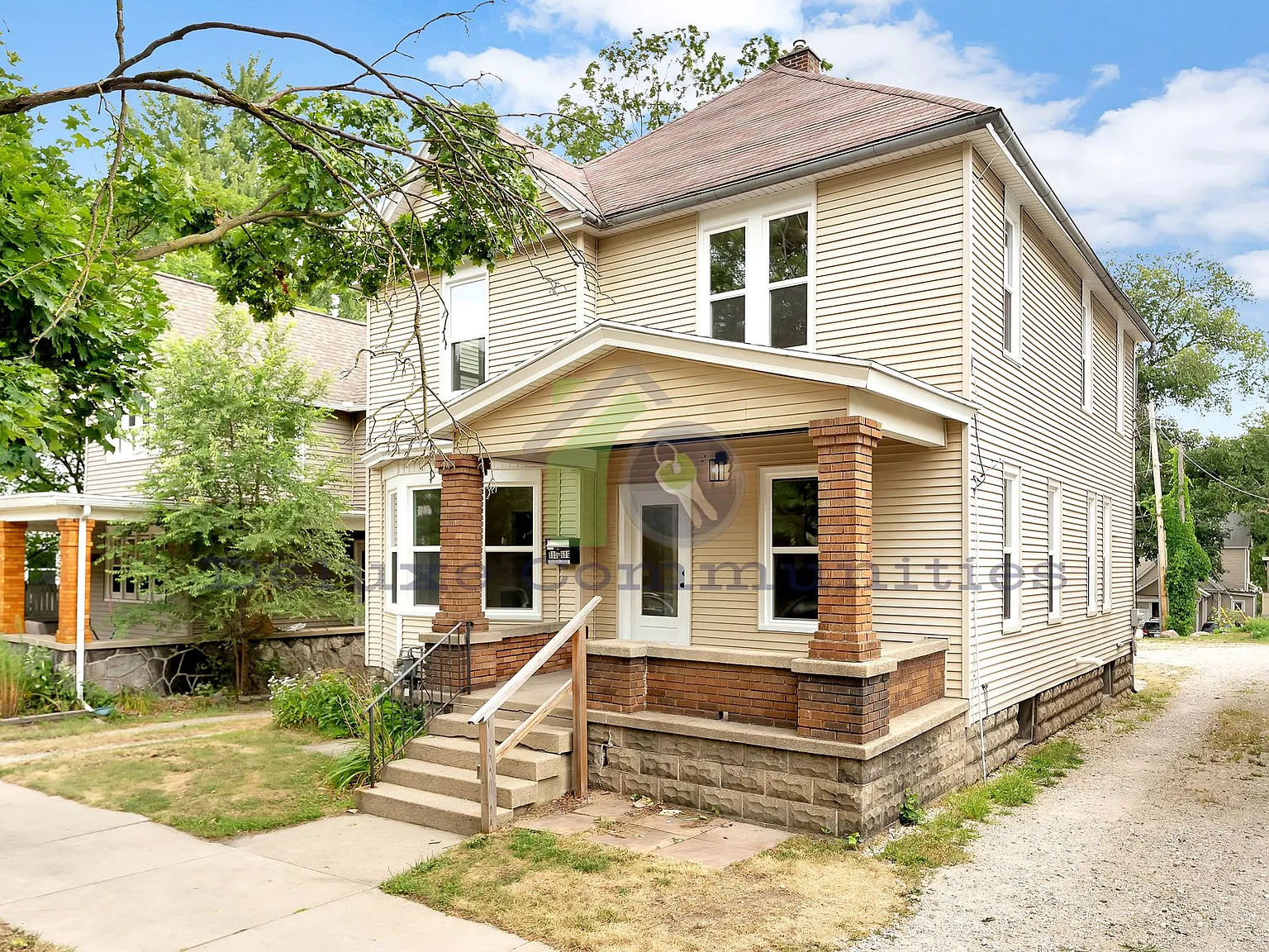 606 Lafayette Ave NE — Photo 4