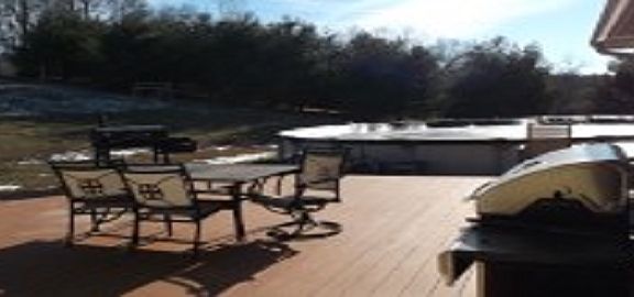 Private Back Deck w/Pool