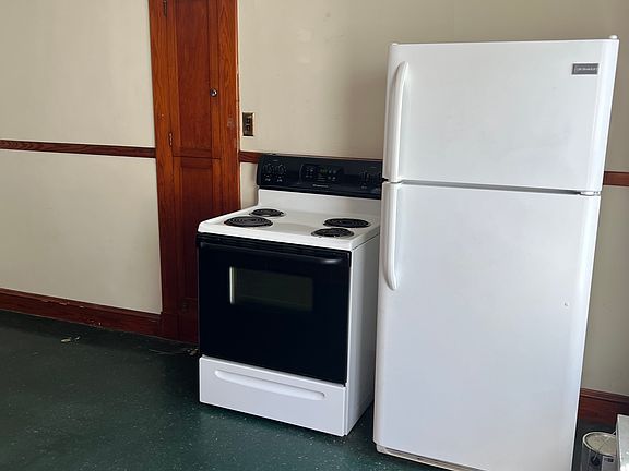 4th image of 94 Walnut St #1
