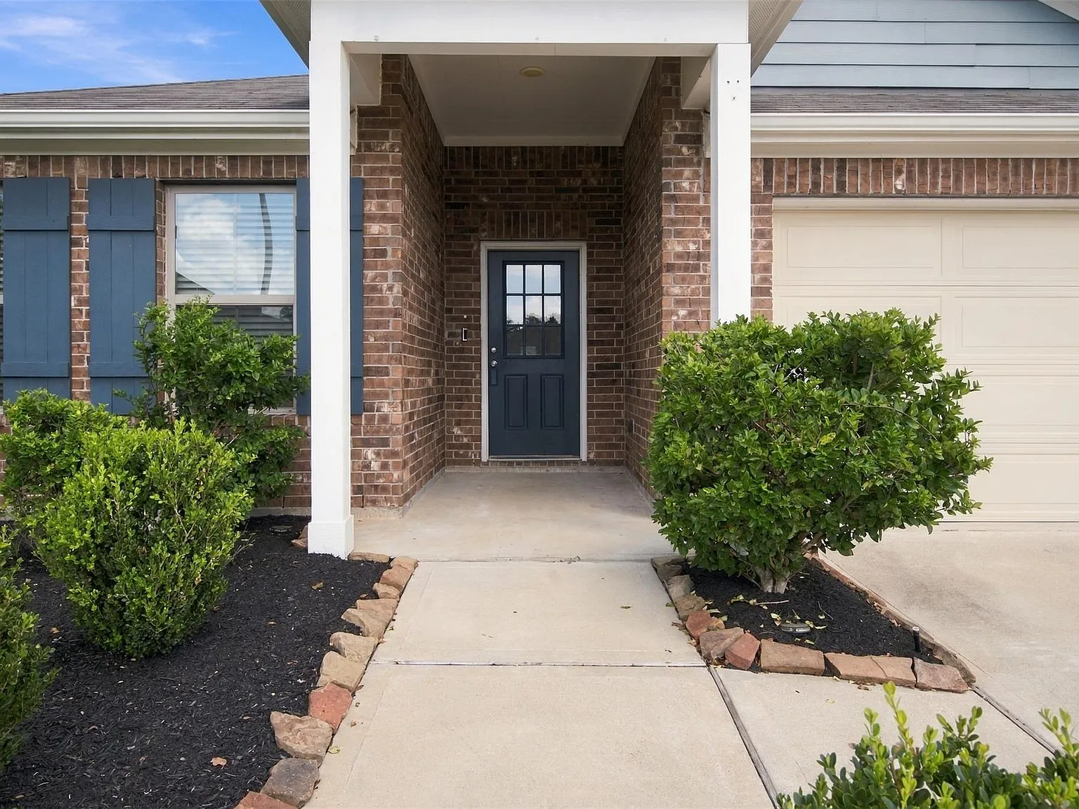 4 bed, 6.0 bath, 2274 sqft, $2,800 — Photo 2