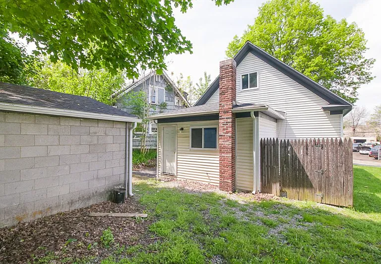 838 Hazel St — Photo 13