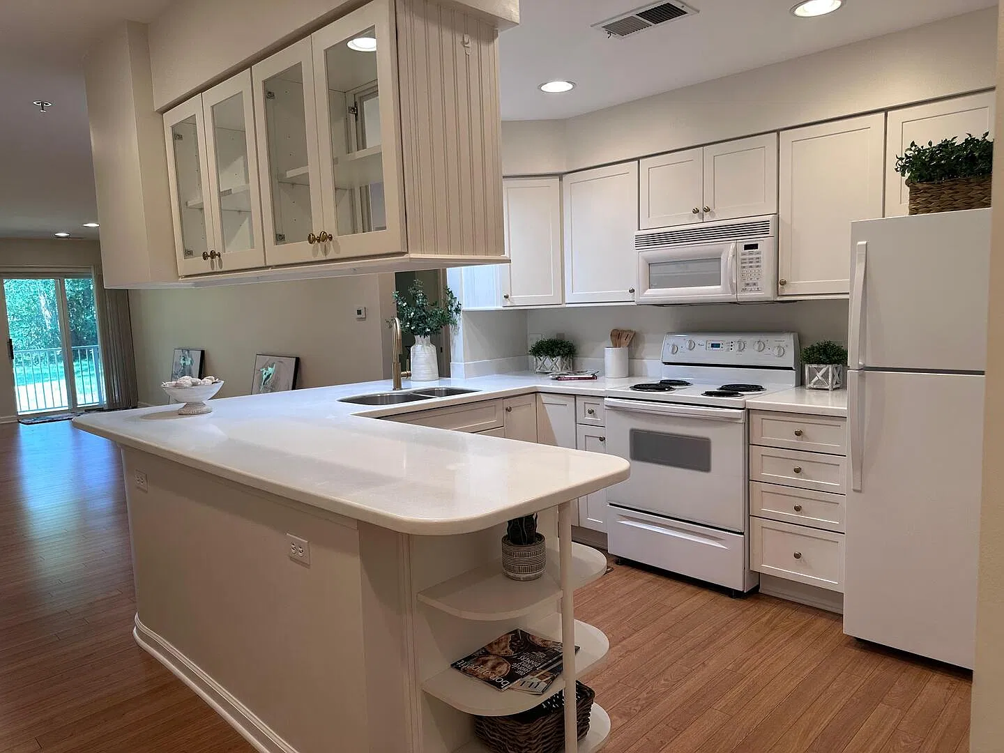 2 bed, 1200 sqft, $2,450 — Photo 4