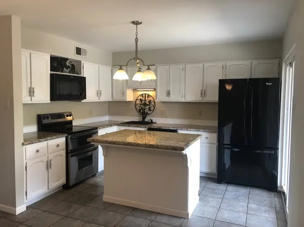 10147 Sakura Dr, Saint Louis, MO 63128