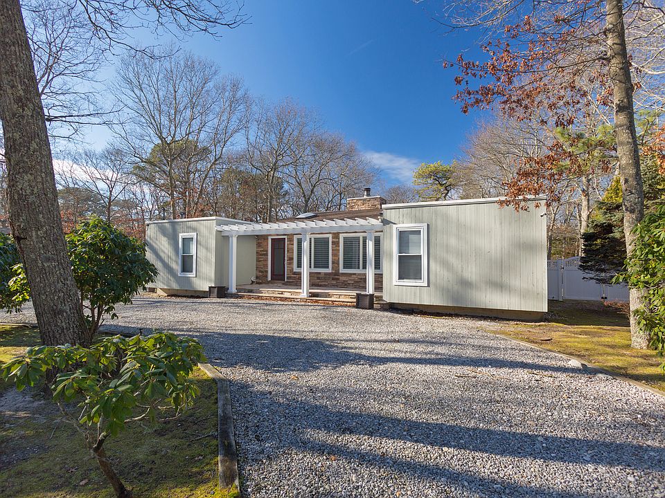 1st image of 10 Evergreen Ln
