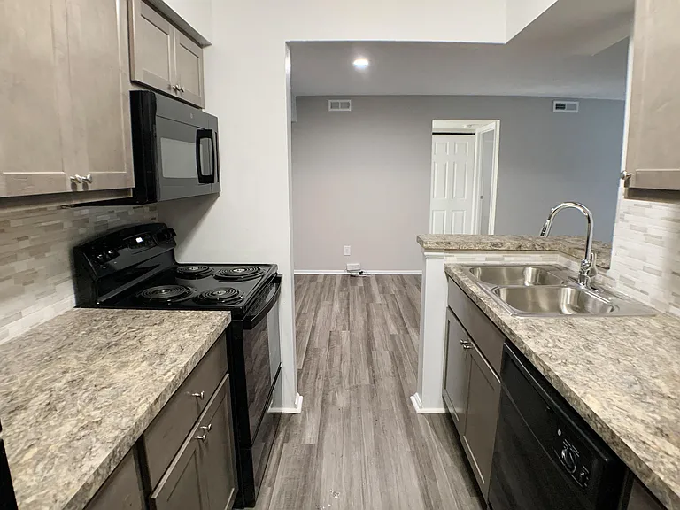 Steeplechase Apartments — Photo 32