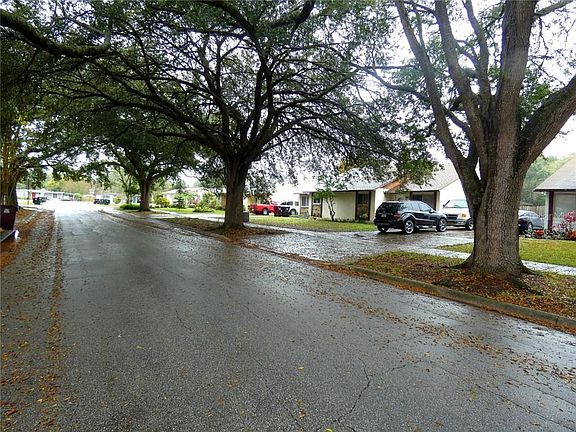 3rd image of 4924 Dover Cir