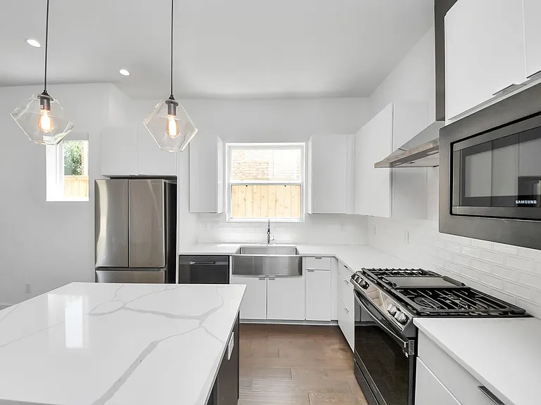 5823 Dolores St — Photo 45