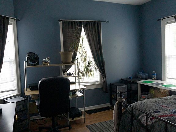 3rd image of 1148 E Fulton St