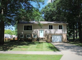 2405 Norman Dr, Stow, OH 44224