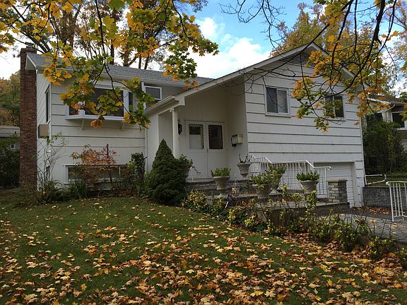 2nd image of 8 Radcliff Dr