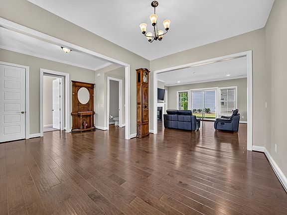 4th image of 1016 Ashcliff Ln
